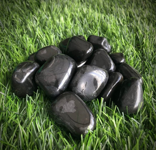 These stones are ideal for a variety of decorative uses, whether you’re looking to add elegance to your garden paths, create a modern look for your indoor plants, or bring style to your aquariums.