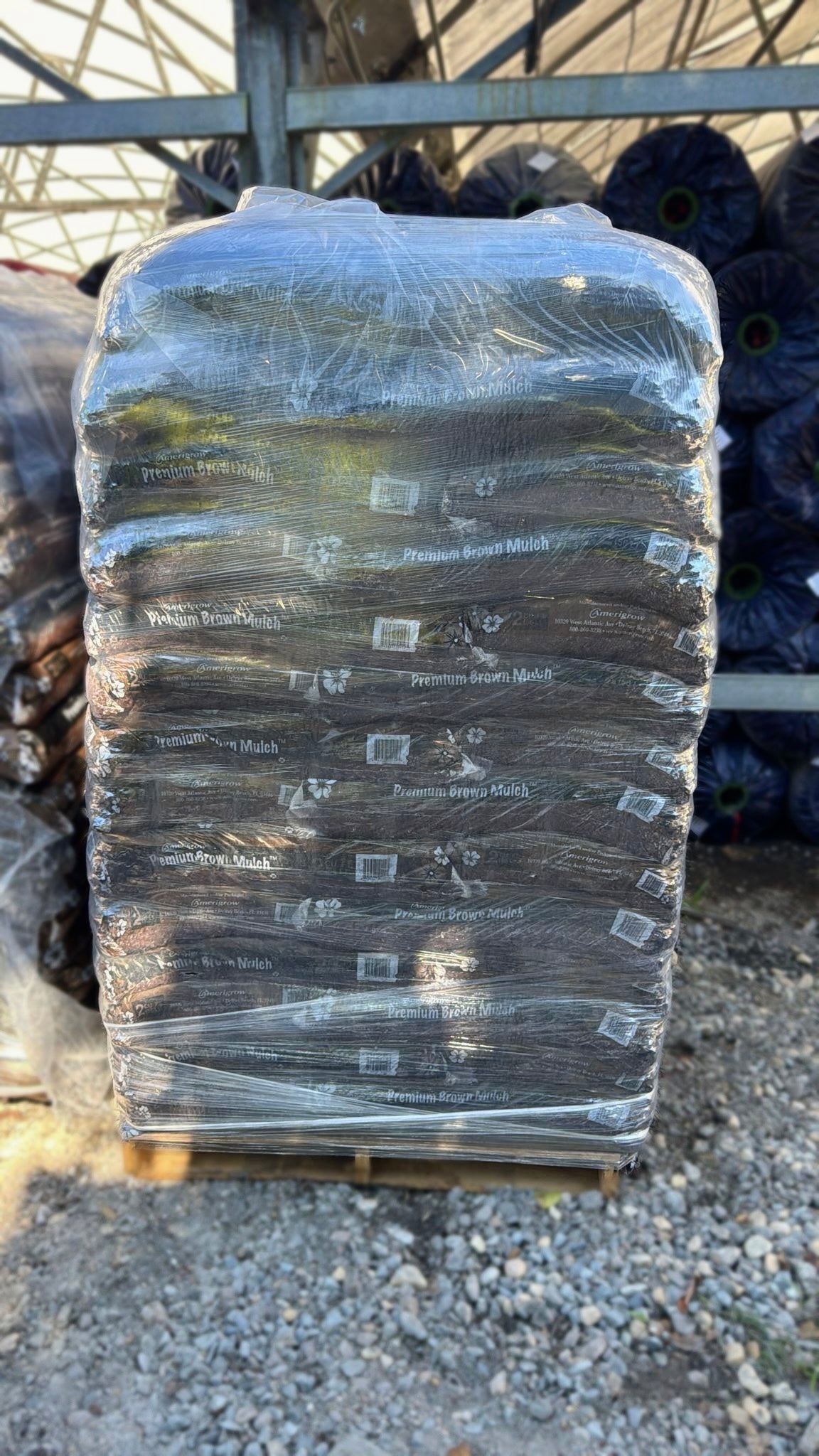 This mulch features a rich, natural brown color that adds a warm, earthy look to any outdoor space, made from 100% organic wood. Perfect for flower beds, walkways, and around trees and shrubs, it retains moisture to reduce the need for frequent watering, enhances curb appeal with its natural color contrast, insulates plant roots to protect them from extreme temperatures, and helps control soil erosion on sloped areas. 
