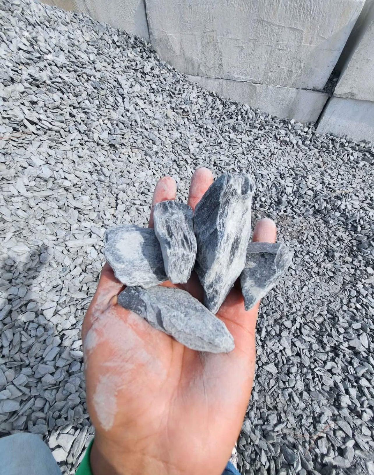 Whether you're creating a unique garden accent, custom signage, or stylish walkways, this versatile black slate adds sophistication and durability to any outdoor space. Designed to withstand Florida’s sunny weather, Big Black Slate is perfect for both residential and commercial landscaping projects.