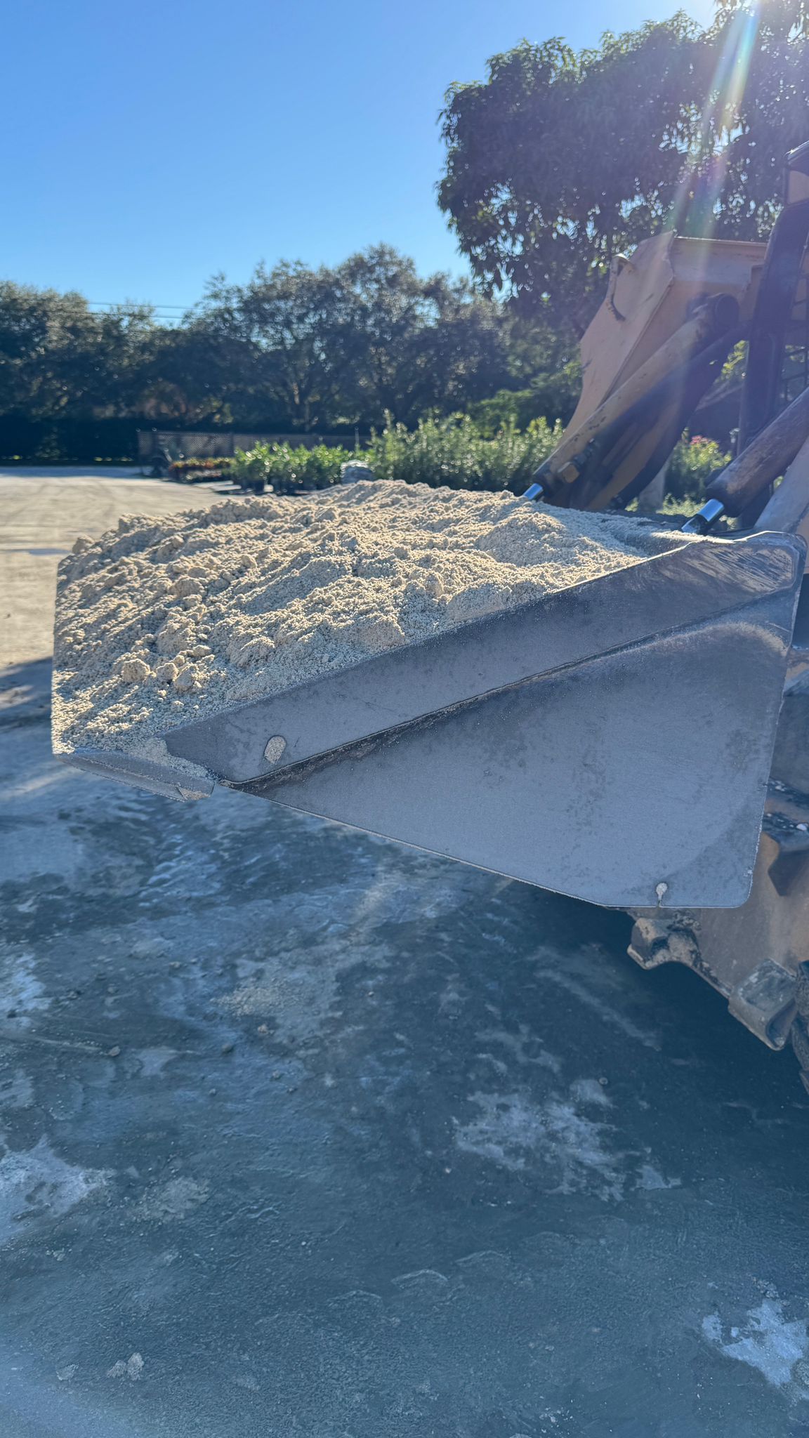 Pavers base sand is a fine aggregate material ideal for a range of construction and landscaping applications. This high-quality sand is precisely screened to ensure uniform particle size, making it the perfect choice for mixing with cement, leveling, and providing a stable base for pavers and other hardscape projects.