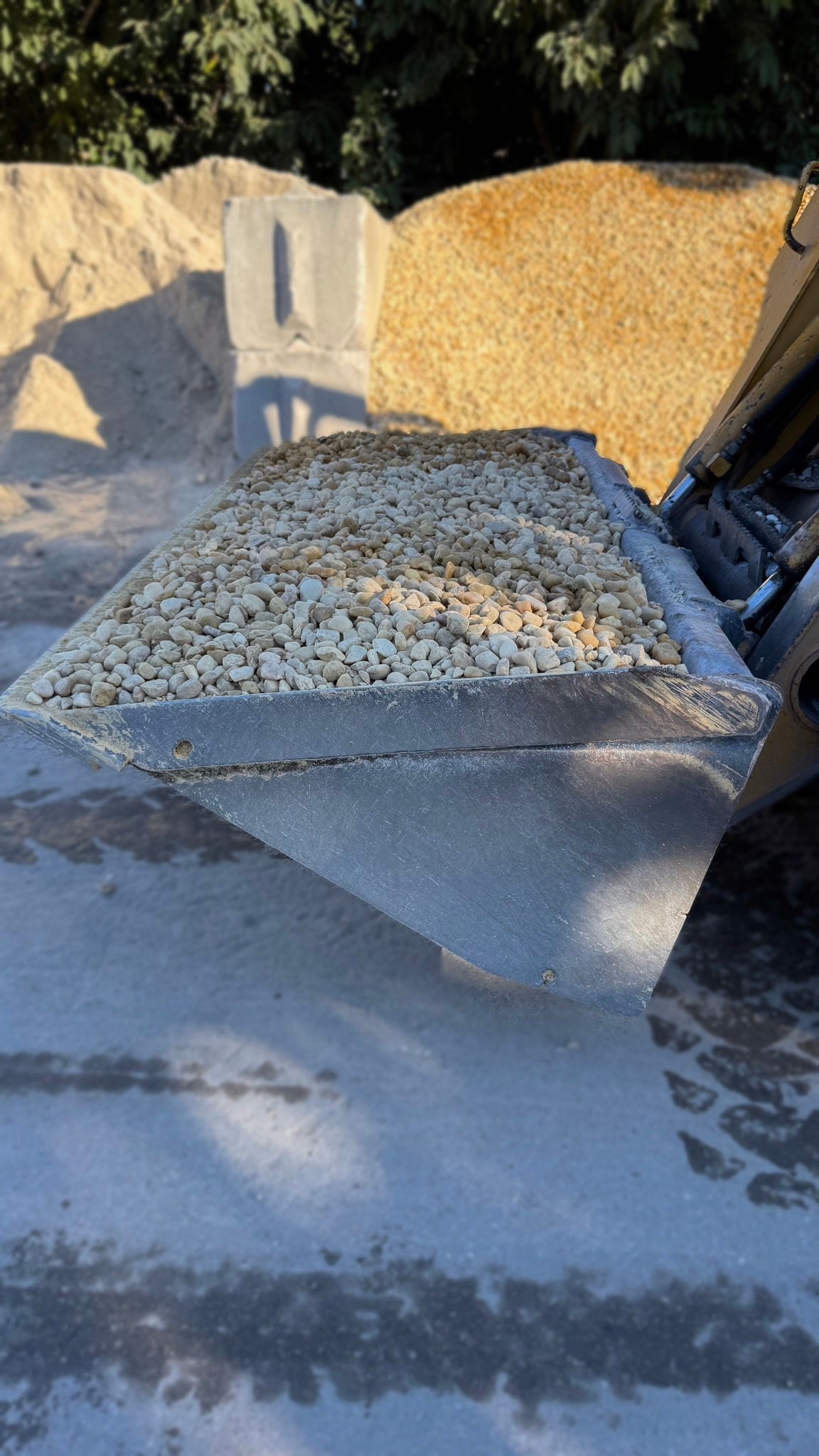 Bring a clean, polished look to your outdoor space with our smooth, rounded White River Rock. These stones are ideal for creating a fresh, modern aesthetic in gardens, pathways, water features, and more. 
Perfect for garden beds, walkways, patios, and accenting ponds or fountains. Adds a beautiful, versatile solution for erosion control and low-maintenance ground cover.