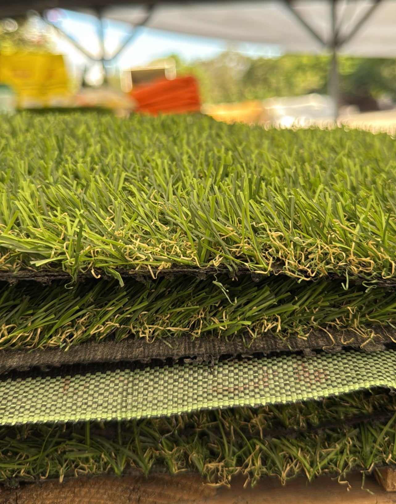Perfect for lawns, gardens, playgrounds, and sports fields, it offers a durable and low-maintenance solution that remains beautiful and lush all year round. Its soft, resilient fibers ensure comfort underfoot while being pet-friendly and weather-resistant.
Pile height of 0.98 inches.