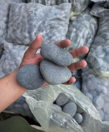Enhance your outdoor spaces with high-quality gray rock, perfect for garden beds, pathways, and various landscape designs. This durable and long-lasting rock is versatile, ideal for edging, drainage, or decorative use. Its natural, non-polished texture provides a rustic look suitable for any outdoor project. 