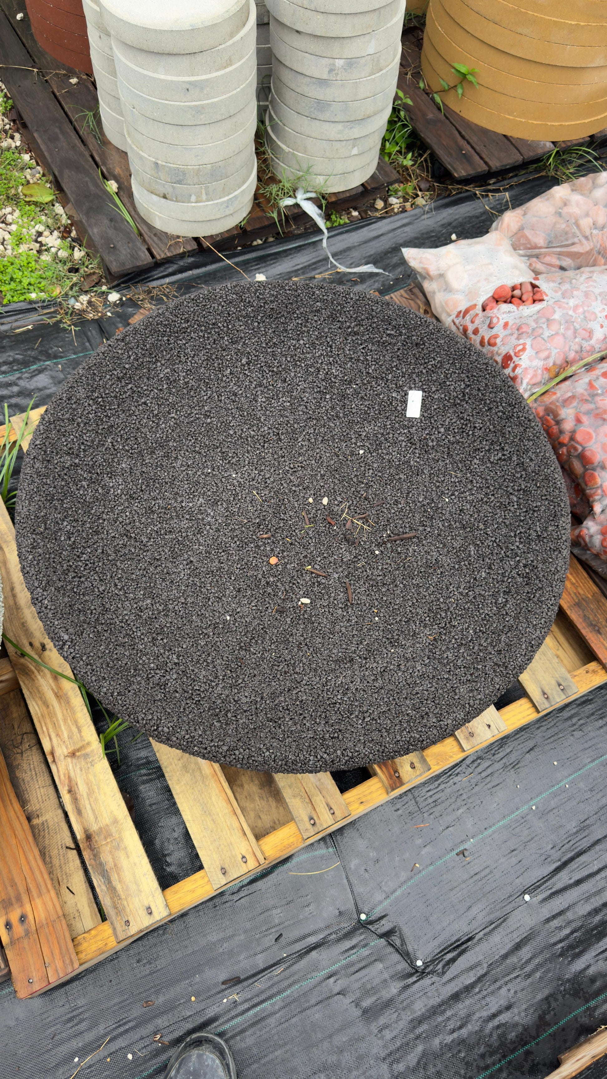 Turn heads with our Large Rice Bowl a showstopping piece that commands attention. Its generous size makes it ideal for palms, flowering shrubs, or dramatic succulent arrangements.