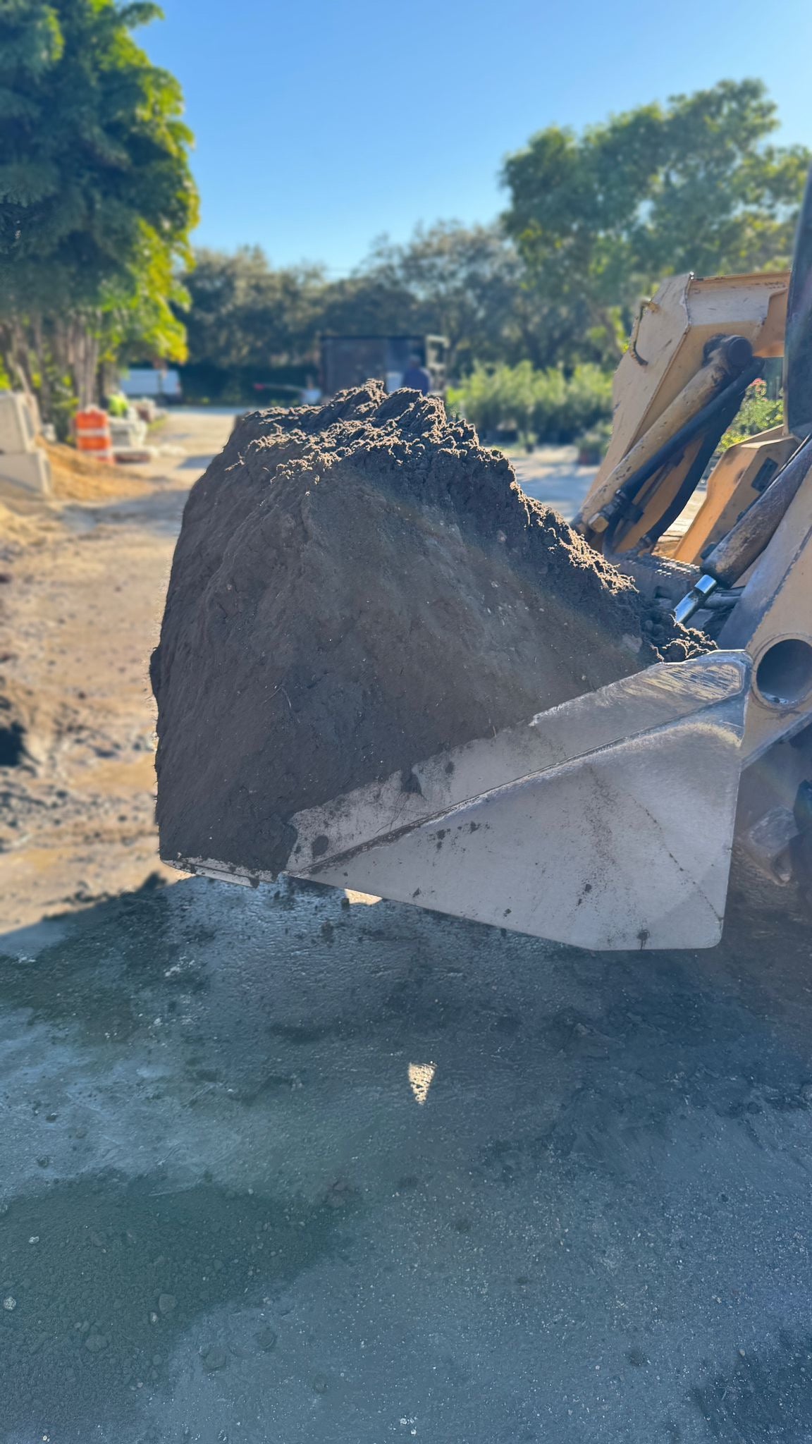 Composed of a balanced mix of 50% sand and 50% soil, this top soil offers excellent drainage and nutrient retention. Ideal for improving soil structure and providing a rich base for your plants to thrive. Perfect for lawns, gardens, and landscaping projects.